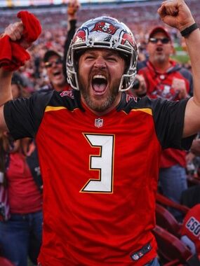 Nike NFL On Field Tampa Bay Bucs #3 Jameis Winston Game Jersey Sz-XXL